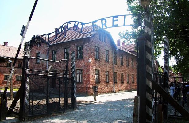 Auschwitz Tours Memorial and Museum Guided Tour from Krakow