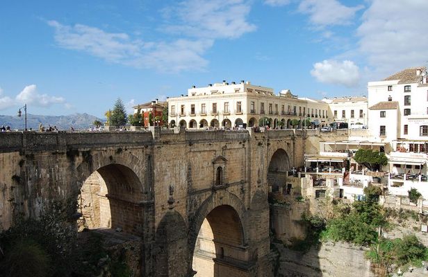 Fom Costa del Sol: Ronda and Setenil Tour with Tasting Experience