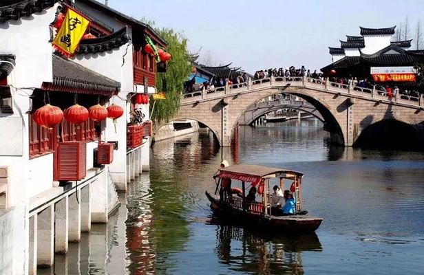 Private Qibao Ancient Town Walking Tour with Tea Tasting and Calligraphy Experience