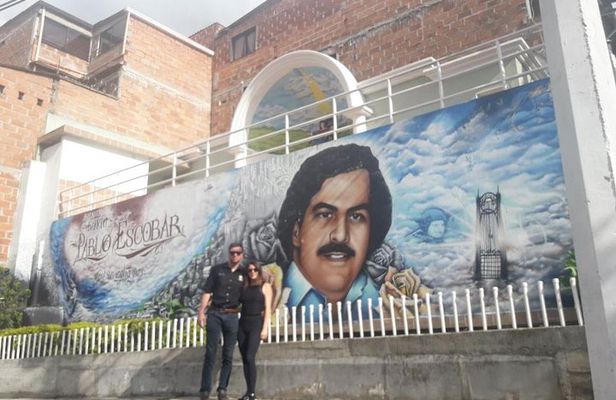 Advanced package Pablo Escobar tour including C13 and barrio PE aprox 8 hrs