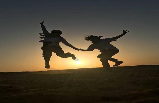 Private Camel Riding Tour of Giza Pyramids at Sunset with Local Bedouin Dinner