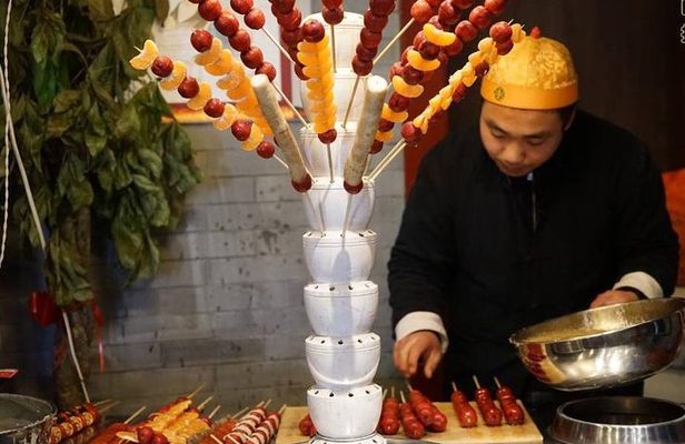 Beijing Private Food Walking Tour in Houhai Lake and Nanluoguxiang Hutong
