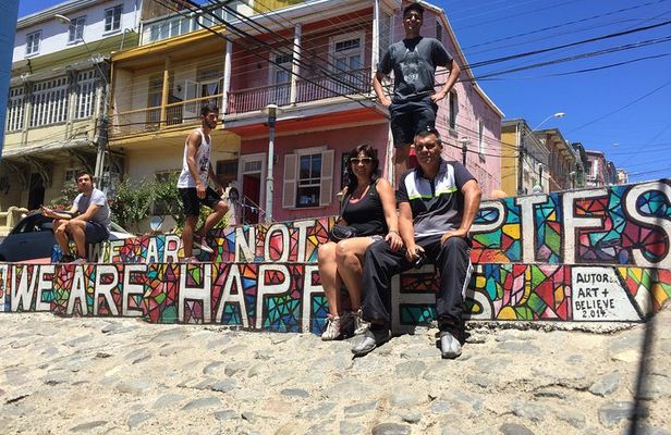 From Valparaiso Port to Santago Airport/Hotel: Visit Valparaiso