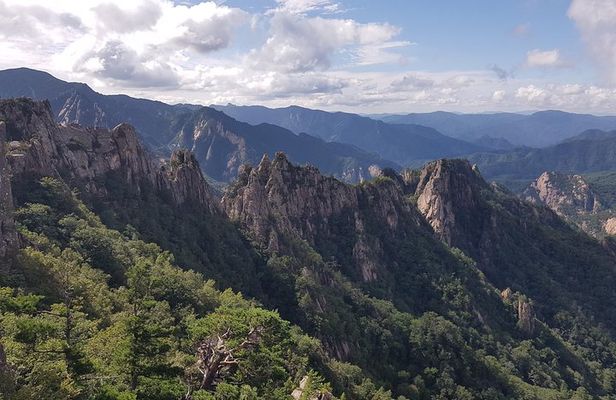 Hiking Mt Seoraksan National Park