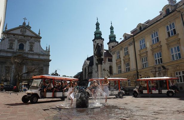 Private Krakow sightseeing by golf cart