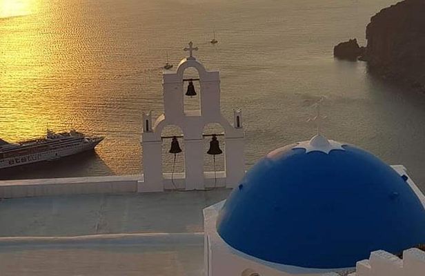 Santorini: Private Tour in the Picturesque Village of Oia