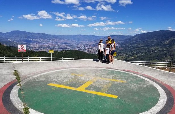 Pablo Escobar Tour / group traveler