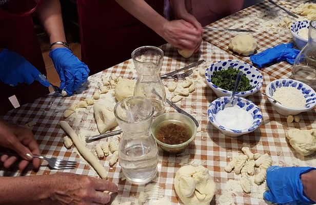 "Food and Culture" A cultural tour from Osteria da Pillucciu 