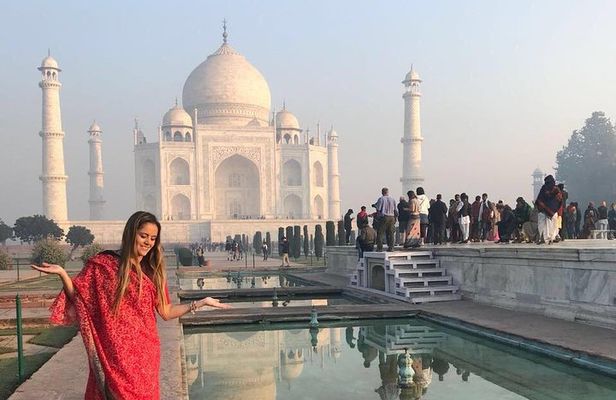 Private Guided Taj Mahal Tour with Skip The Line Entry Ticket