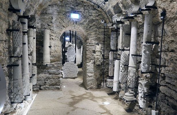 Tour of Tallinn Old Town and Bastion Tunnels