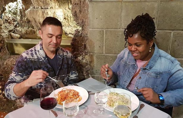 Rome Jewish Ghetto Food & Wine Tour & Guided Visit of Top Sites Lit Up at Night