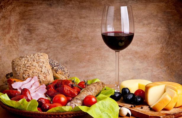 6 hours Private City Tour of Budapest With Winetasting and Danube evening cruise