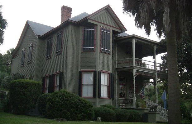 Ghosts and Graveyard Tour of Pensacola