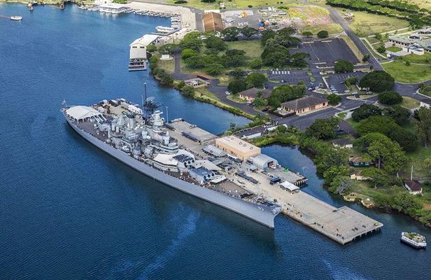 Day Trip from Maui to Oahu: Pearl Harbor WWII Heroes Adventure