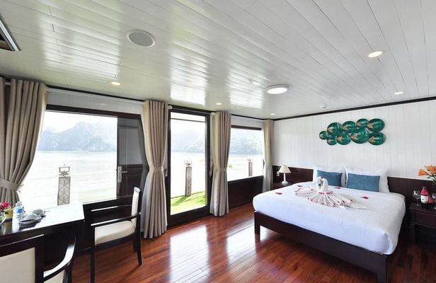 Overnight at 4 stars cruise - cheapest prices - high quality - all inclusions