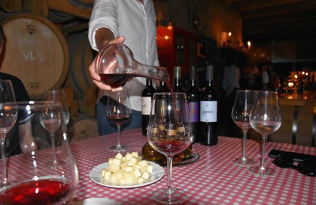 Private Hvar Wine Tasting Tour with Traditional Dinner/Lunch
