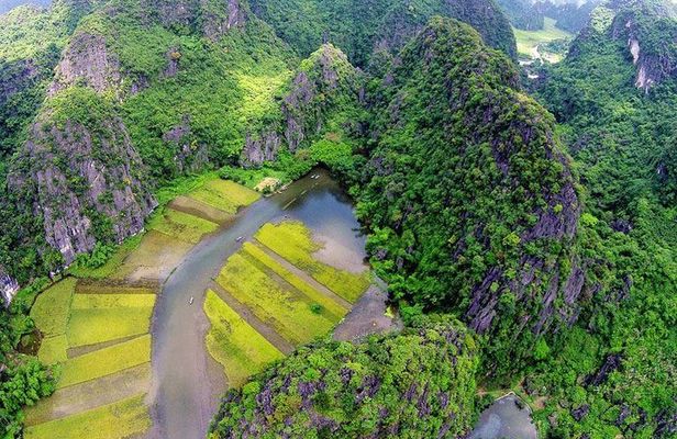 Ninh Binh -Trang An - Bai Dinh Pagoda Full Day From Hanoi