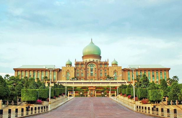 Putrajaya City & Bridges Tour with Batu Caves & Lunch
