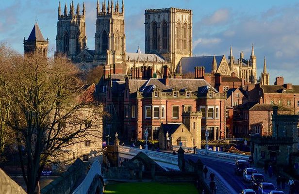 Private Walking Tour: York City Highlights and York Minster