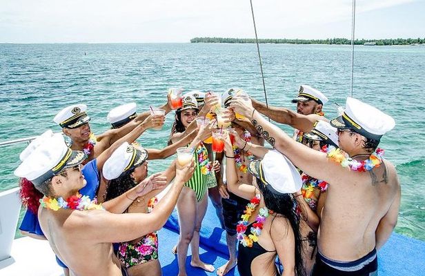 Enjoy an unforgettable catamaran ride with your children.