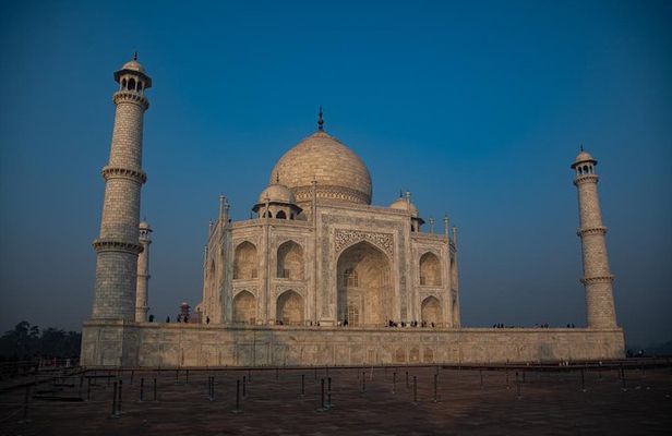 Private Half Day Sunrise Tour of Taj Mahal from Agra