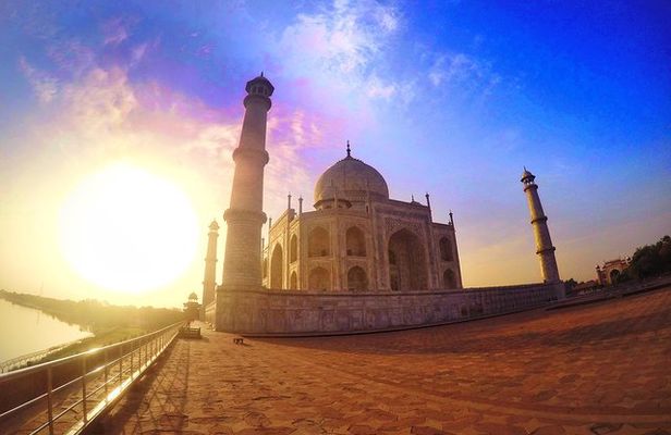 Sunrise Tour of The Taj Mahal with Fatehpur Sikri from Agra