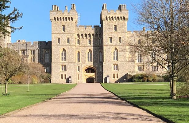 Windsor Castle and Hampton Court Private Car with Driver Guide