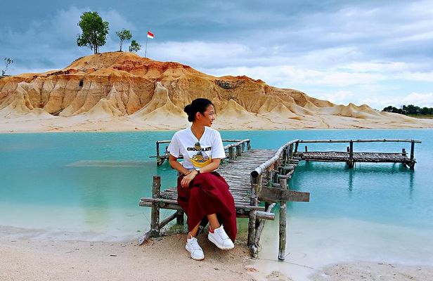 Bintan Sand Dunes & Blue Lakes Tour with Lunch
