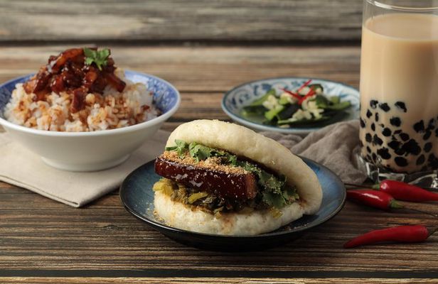 Street Food Cooking Class in Taipei : Gua Bao/Lu Rou Fan/Boba Tea