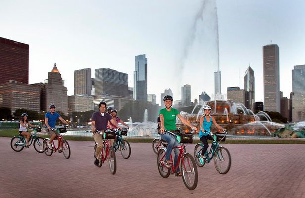 Chicago's Ultimate City Bike Tour of Top Downtown Attractions