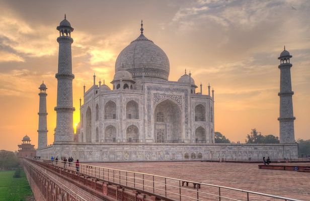 Private Taj Mahal Day Trip from Delhi Ending in Jaipur