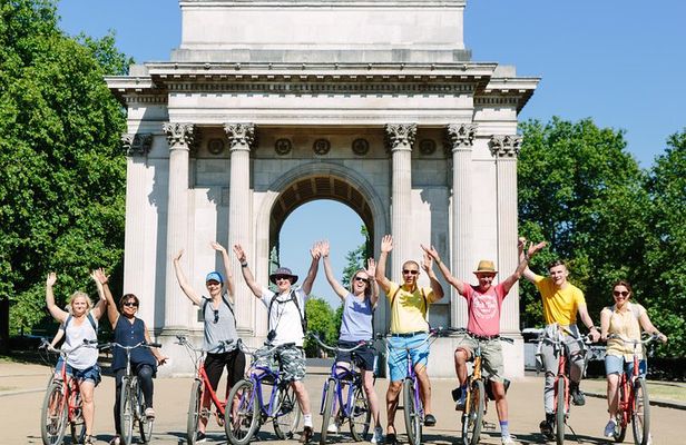 Highlights of Royal London Bike Tour including Hyde Park
