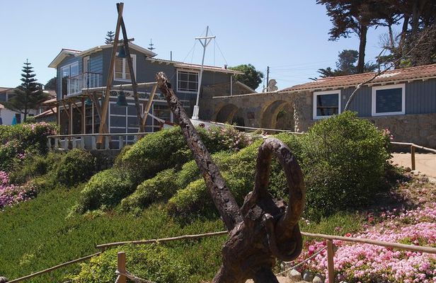 Santiago: Private full day tour Pomaire & Isla Negra, include entrace