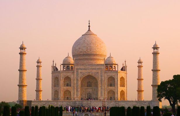 Private Taj Mahal Day Trip from Jaipur Ending in Delhi