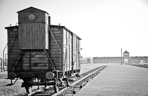Auschwitz - Full Day Tour from Warsaw by private car