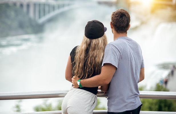 Luxury Private Tour of Niagara Falls by Porsche from Toronto