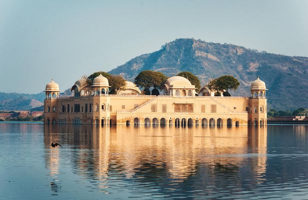 Jaipur City Tour from Agra by Express Train