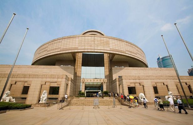 Private tour by metro with Shanghai Museum, Shanghai Tower and Qibao Old Town