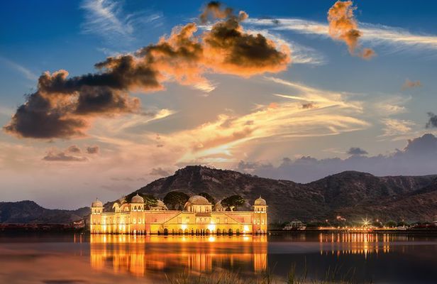 Jaipur Amer Fort, Jal Mahal & Stepwell Private Half-Day Tour