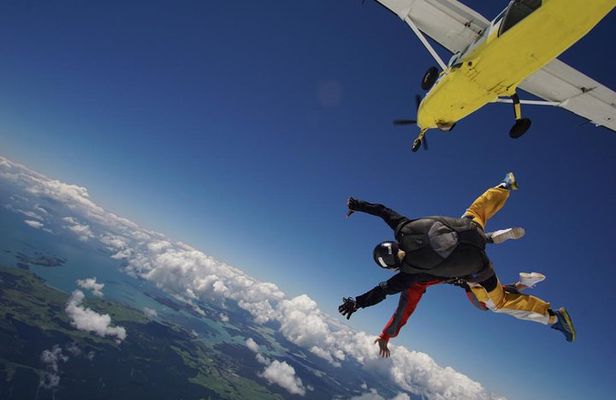 Bay of Islands: 18,000ft Skydive