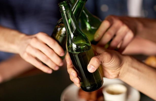 One hour Hen or Stag private party boat Budapest with unlimited beer and wine