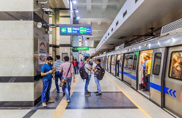 Delhi Metro Guided Tour - Walk And Taste