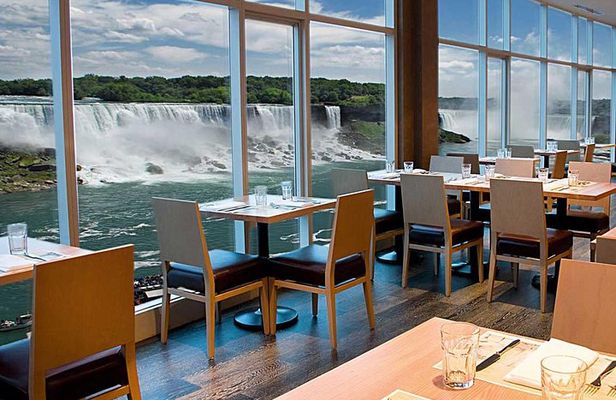 Tour of Niagara Falls with Cruise and Lunch from Toronto