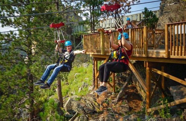 Pinnacle Zipline Tour in Keystone