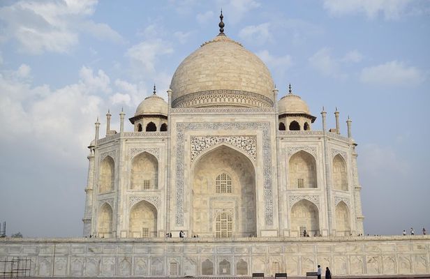 Private Luxury Taj Mahal Day Tour By Car From Delhi