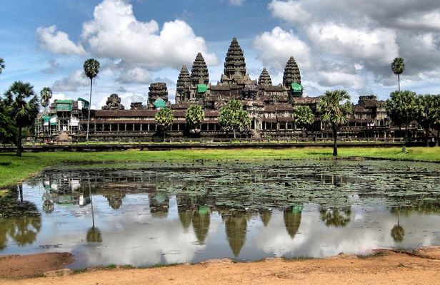 1-Day Angor Wat Small Circuit Tour with Sunset