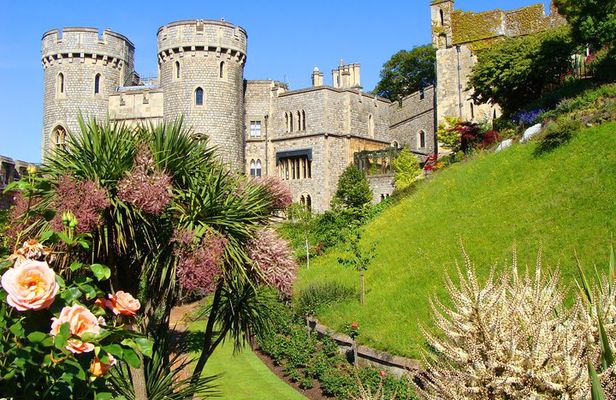 Windsor Castle, Stonehenge & Bath Private Car Tour from London