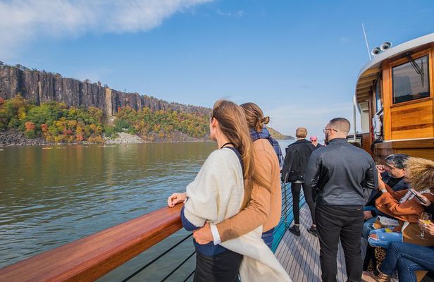 New York Afternoon Fall Foliage Cruise with Lunch