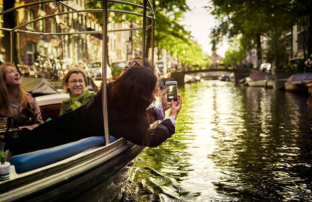 Amsterdam 90-min Private Canal Cruise with Live Guide and Drinks