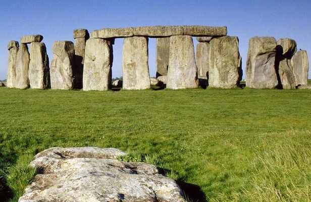 Small-Group Day Trip to Stonehenge, Glastonbury, and Avebury from London